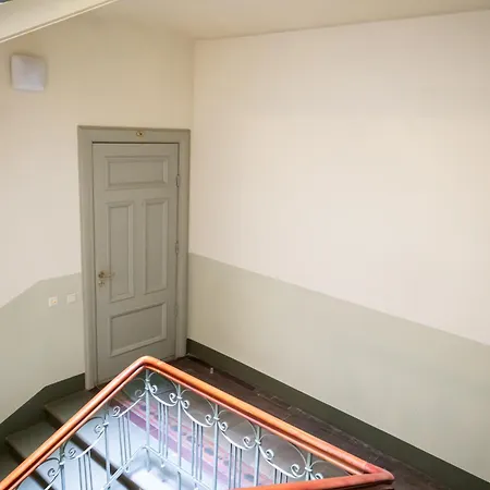 Art Nouveau Gem In Embassy District דירה